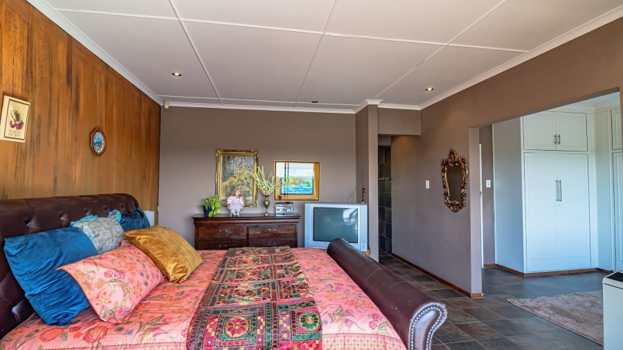 4 Bedroom Property for Sale in Bonza Bay Eastern Cape